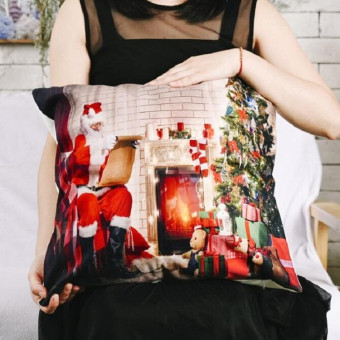 Christmas Ornaments Flannel Pillowcase Cartoon Printing Square Pillowcase Without Pillow Core(Santa Claus Fireplace)