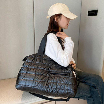 Large Capacity Short-distance Travel Bag Swimming Training Sports Fitness Handbag(Black)