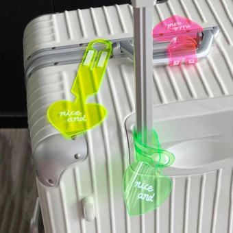2pcs PVC Fluorescent Love Luggage Tag Baggage Tag Boarding Pass Checked Suitcase Anti-Lost Luggage Label(Pink)