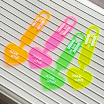 2pcs PVC Fluorescent Love Luggage Tag Baggage Tag Boarding Pass Checked Suitcase Anti-Lost Luggage Label(Pink)