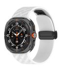 For Samsung Galaxy Watch Ultra 47mm Carbon Fiber Magnetic Folding Buckle Silicone Watch Band(White)