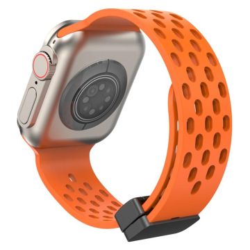 Magnetic Clasp Silicone Watch Band For Apple Watch Series 9&8&7 41mm / SE 3&SE 2&6&SE&5&4 40mm / 3&2&1 38mm(Orange)